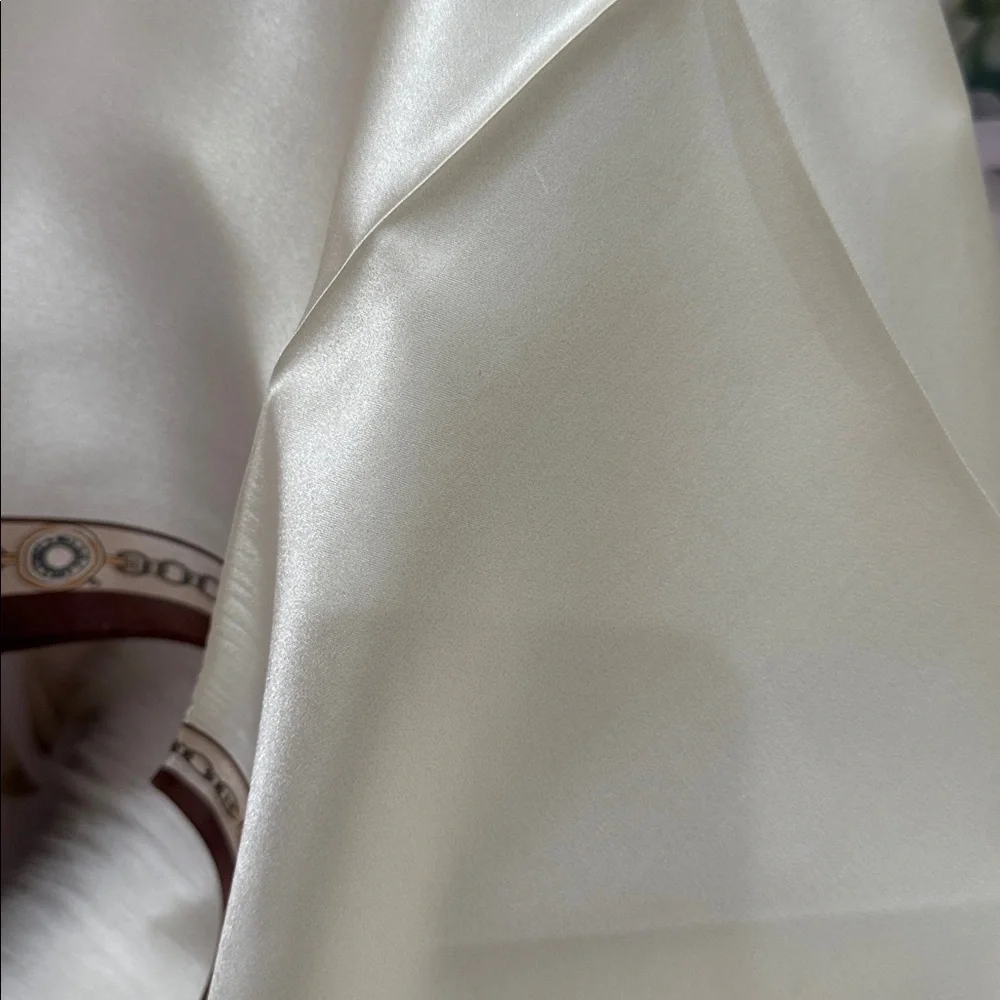 Elegant Cream and Brown Scarf